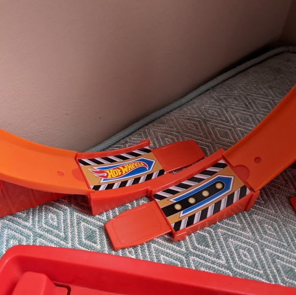 Hot Wheels Dash and Crash Speedway Set - Picture 5 of 12